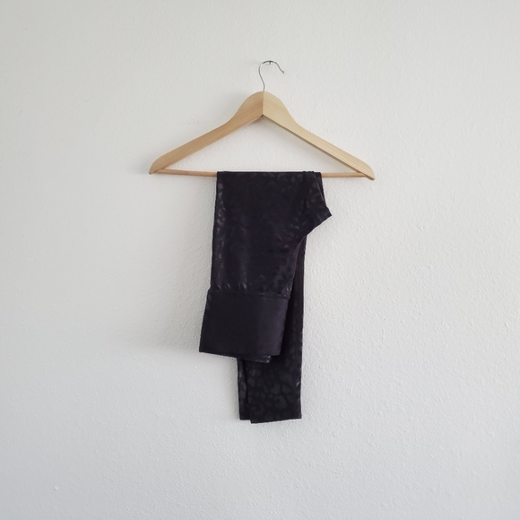 Carbon38 Pants - Carbon38 High Rise 7/8 Takara Leopard Legging